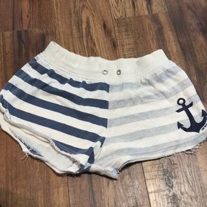 GUC ocean beach shorts size L